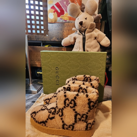 GUCCI Beige Black Sherpa Booties -Fits Size 8 or 8.5 - Mer Zuess Med GG Fab - Picture 16 of 17